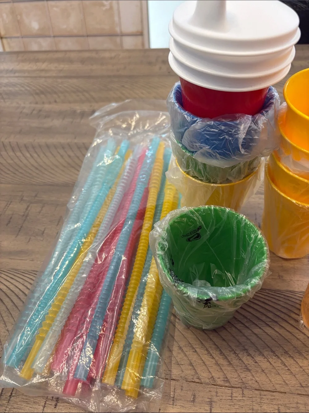 Tupperware Multicolor Plastic Party Cups with Straws - Bright Assorted Set 754
